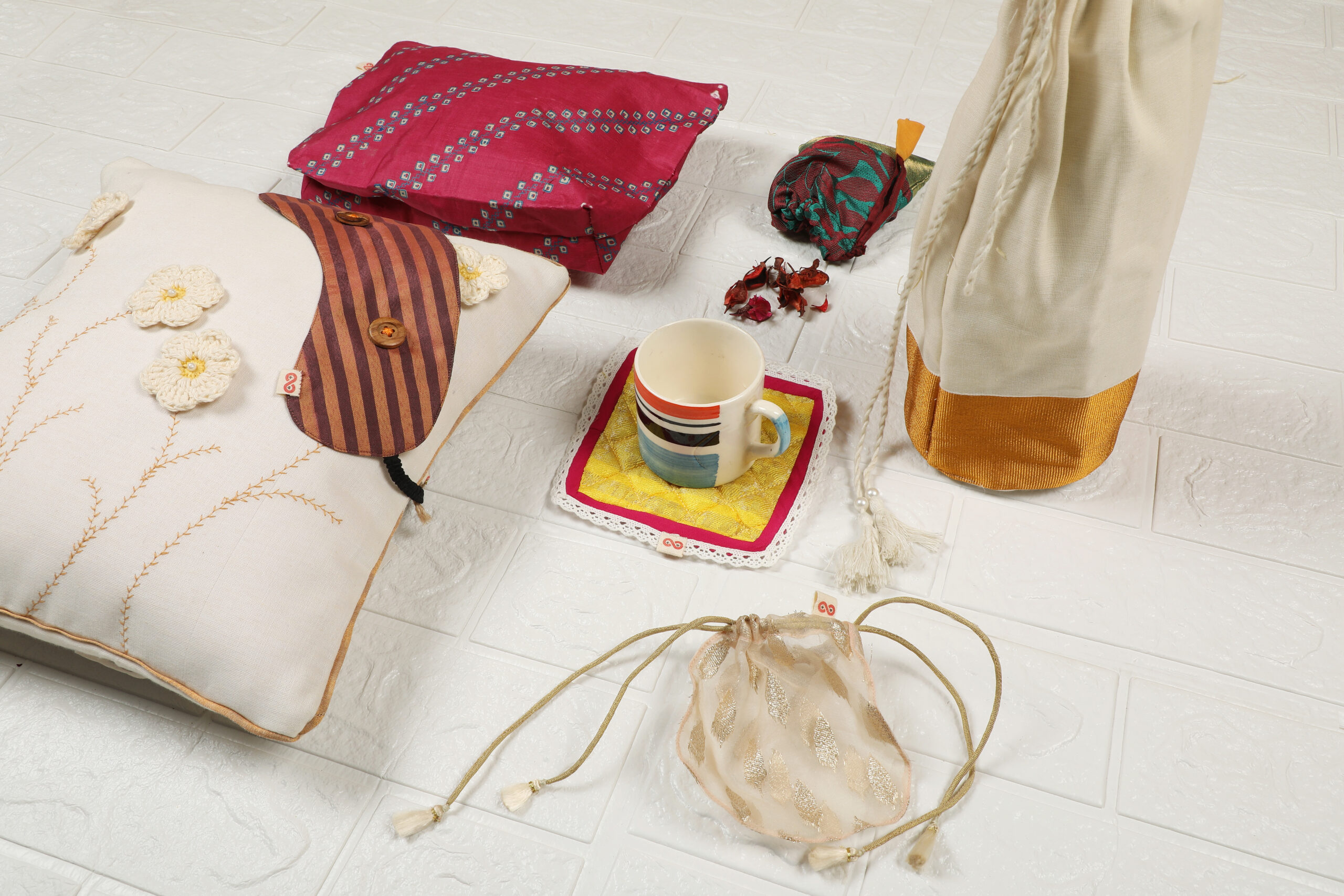 Travel Essential Box - Image 2